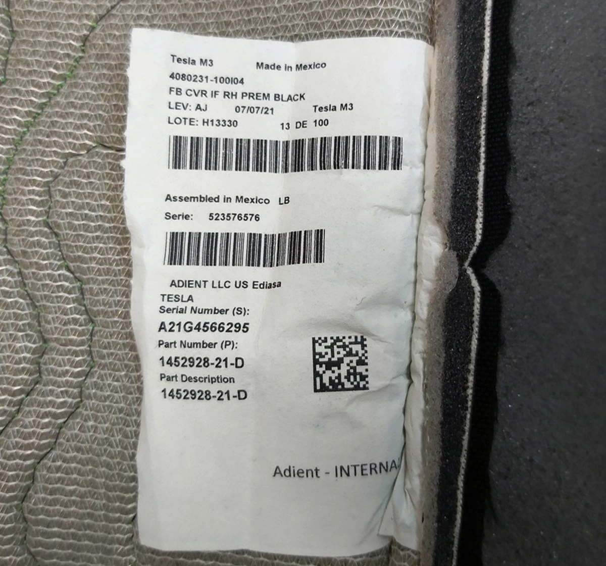 3 Обшивка спинки пасажирського сидіння з підігрівом PREM PUR BLK під відновлення Tesla model 3, model Y 1452890-21-D