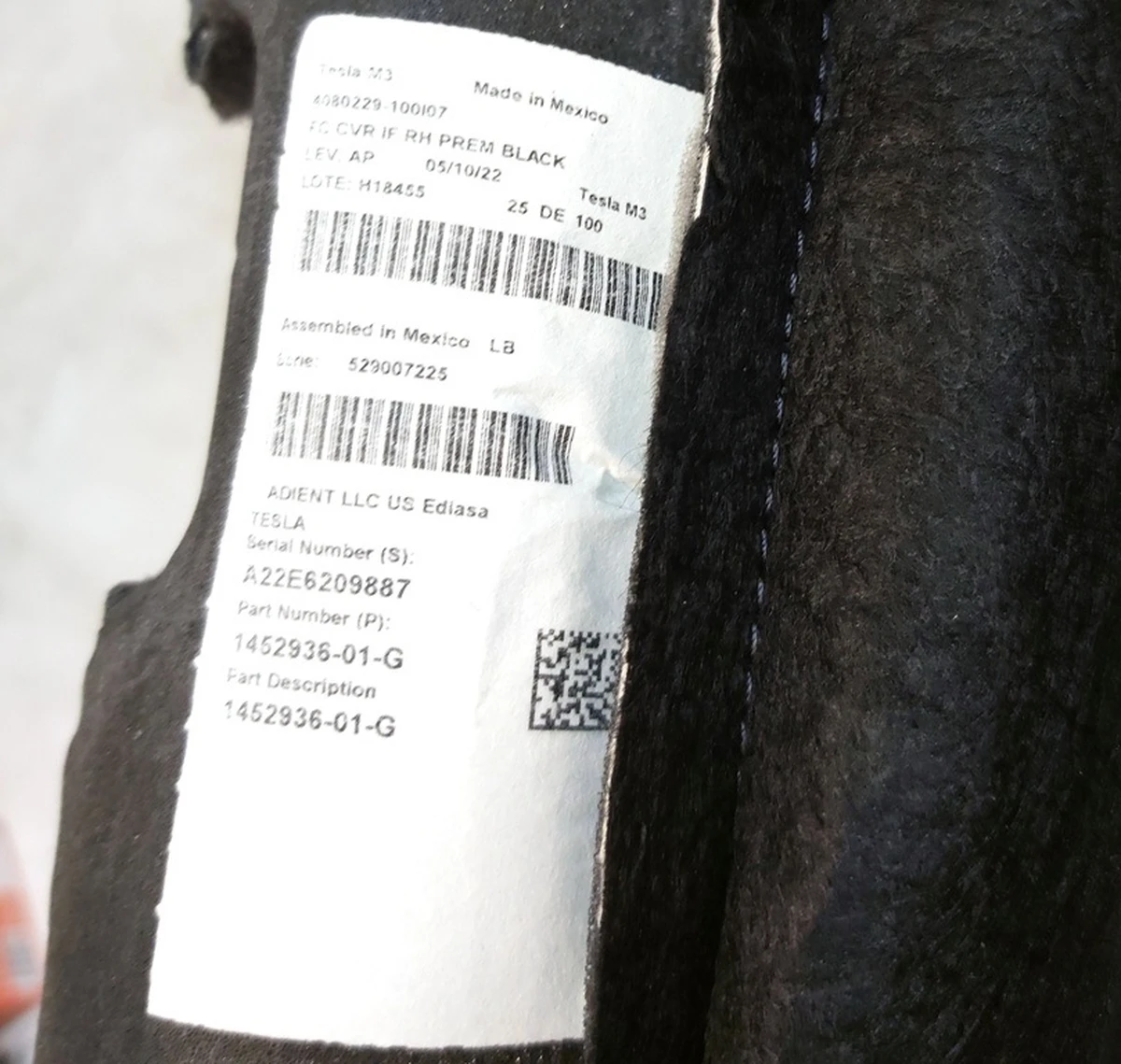 8 M3 1R RH SC TRIM ASY RHD PUR BLK complete with filler Tesla model 3, model Y 1456943-99-E