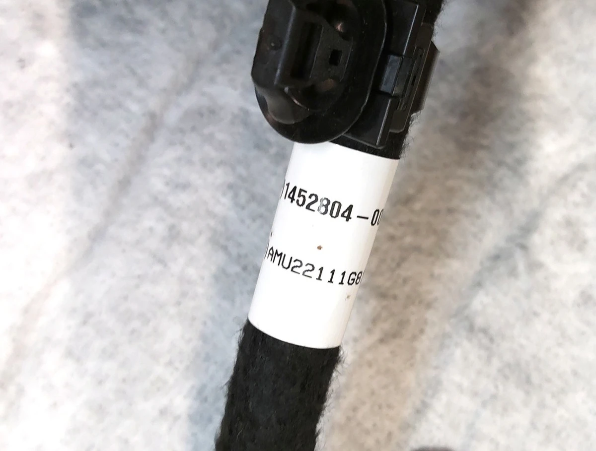 8 M3 1R RH SC TRIM ASY RHD PUR BLK complete with filler Tesla model 3, model Y 1456943-99-E