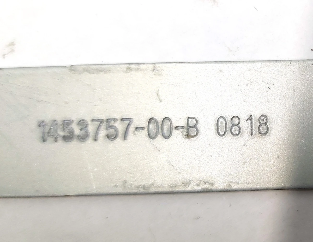 Планка фиксирующая корпуса металлического MCU (основного монитора) Tesla model S REST, model X 1451809-00-A