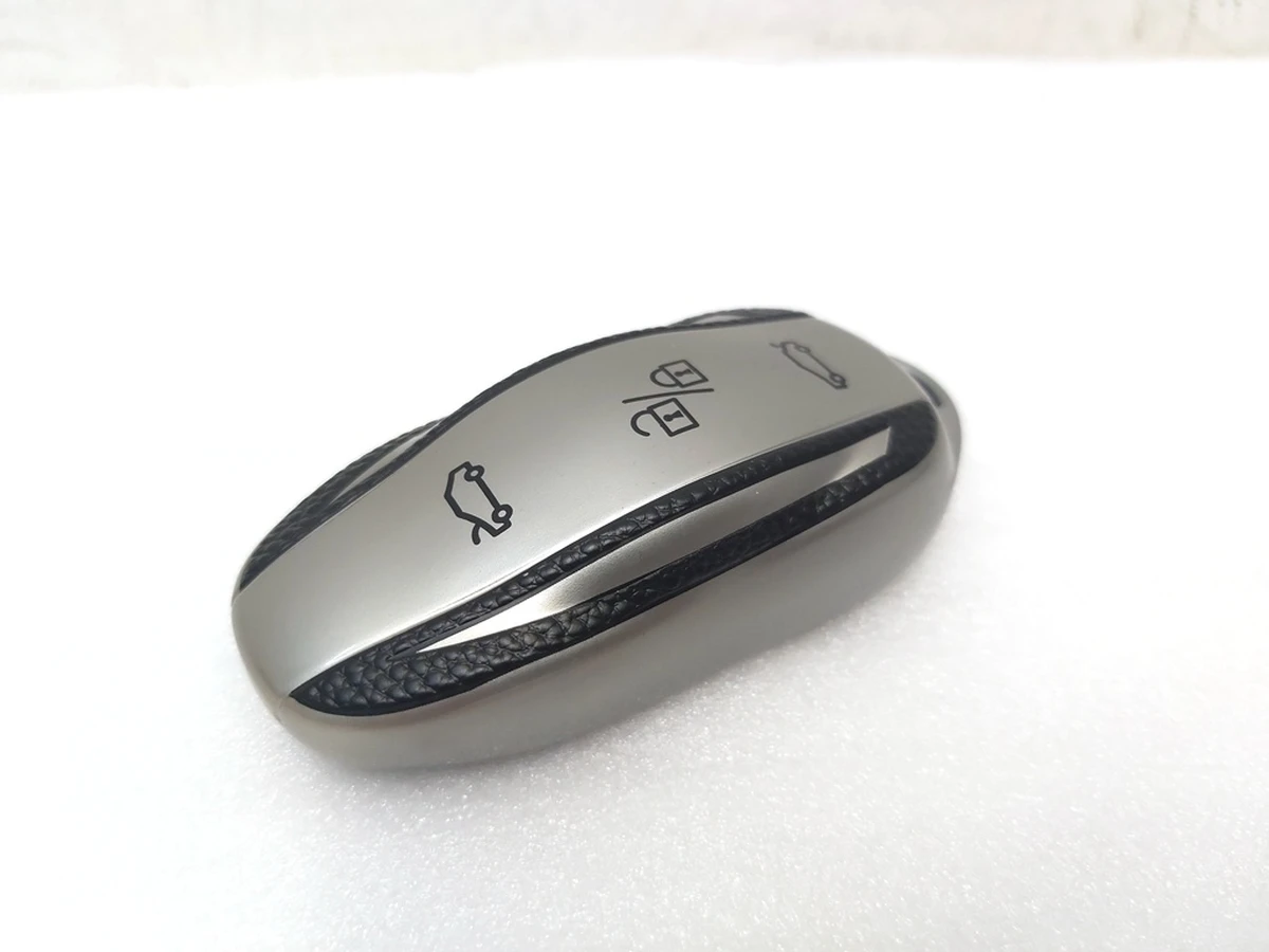 1 Чехол защитный для ключа (брелка) открытия автомобиля SILVER Tesla all models (кроме Model X, Model X Mar 2021) 1819445-00-B