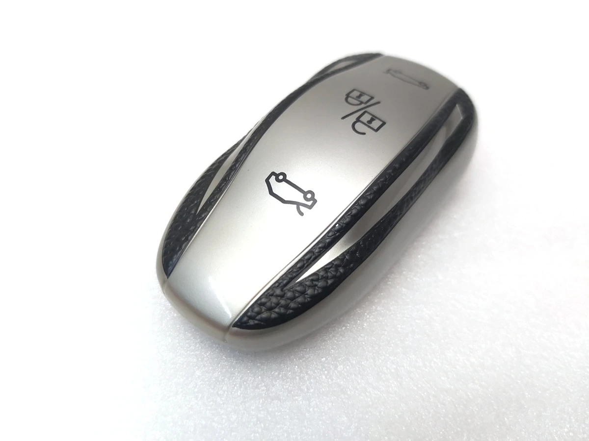 1 Чехол защитный для ключа (брелка) открытия автомобиля SILVER Tesla all models (кроме Model X, Model X Mar 2021) 1819445-00-B