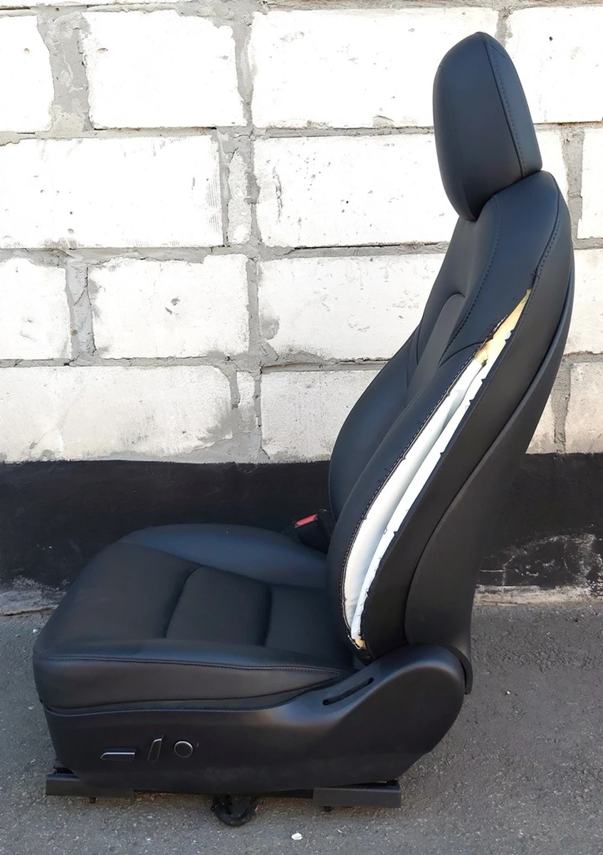 1 Сидіння водійське з підігрівом без переднатягувача, подушки, PREM PUR BLK датчика з пошкодженням Tesla model 3, model Y 7654322-01-B