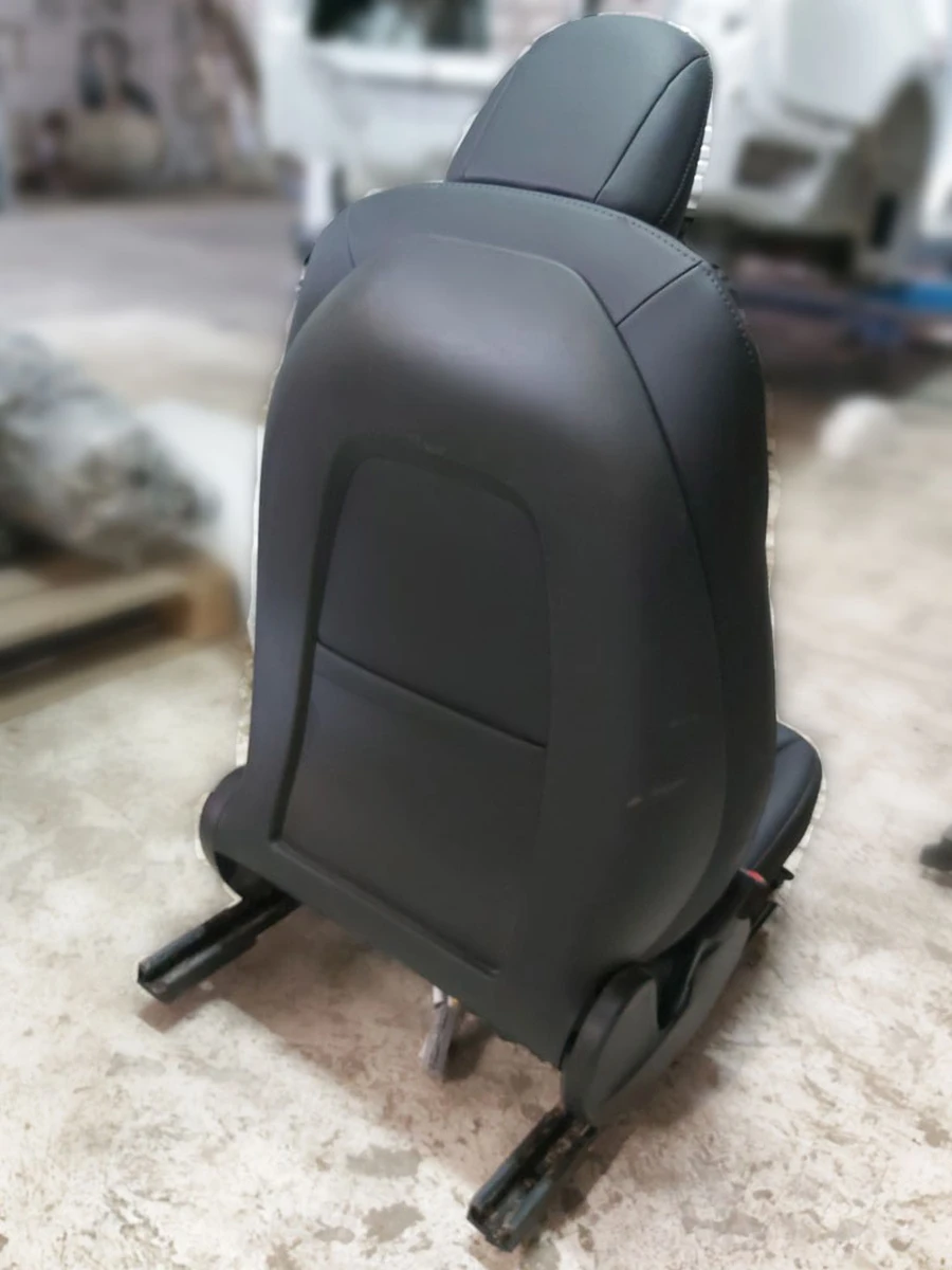 1 Сиденье водительское в сборе с повреждением PRM PUR BLK Tesla Model 3 7654322-01-C