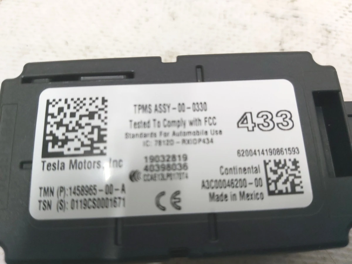 1 Антенна датчиков давления в шинах (TPMS) 433 MHz Tesla model 3 1458965-00-A