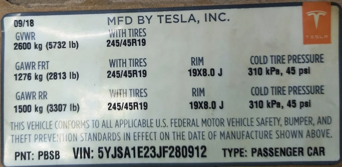4 Етикетка (лейба, наклейка) основна з виробничою інформацією Tesla model S REST 75 D 1462927-00-C