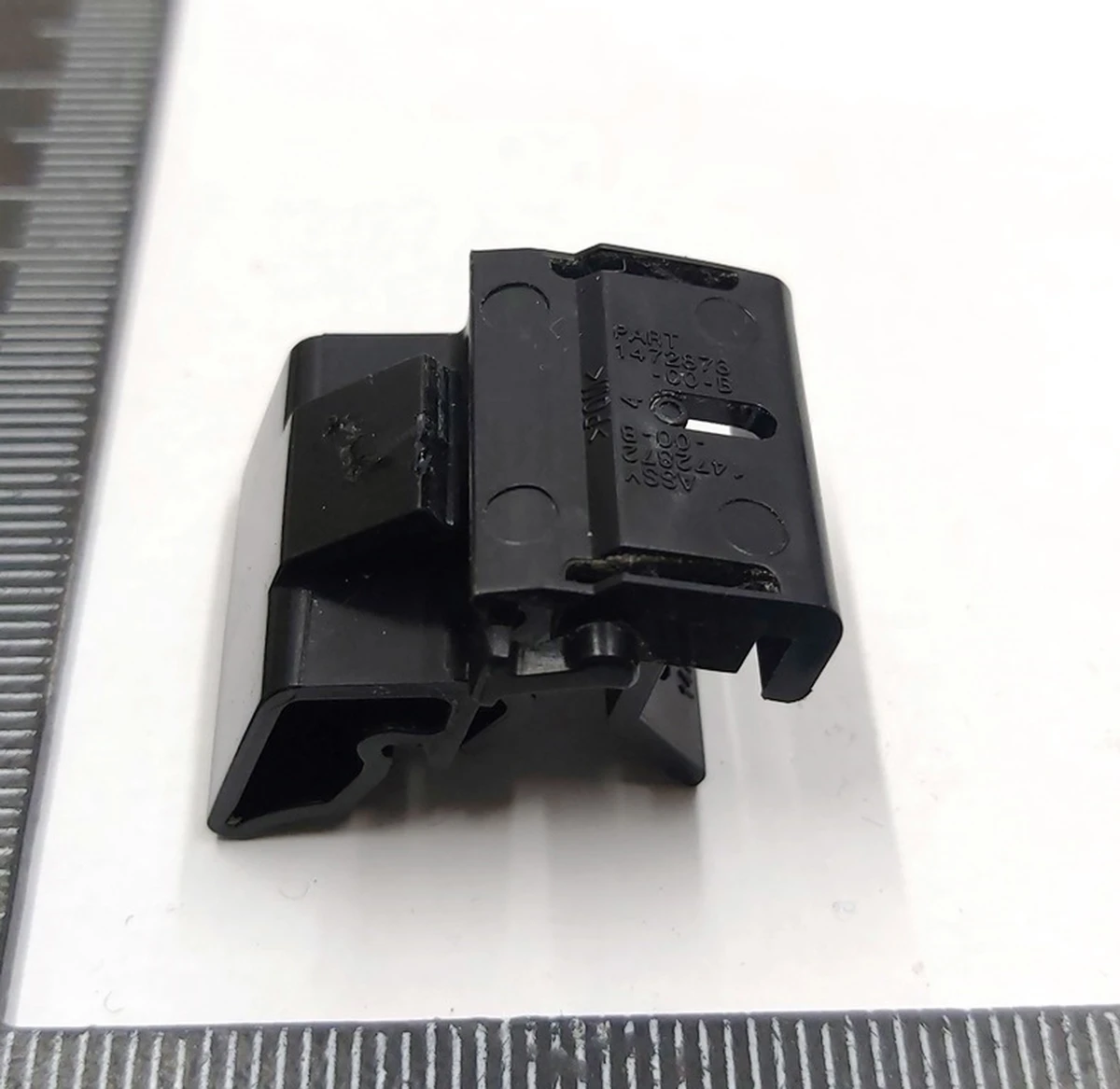 1 M3 FRUNK-FENDER CLIP, ASY REST Tesla model 3, model Y 1472872-00-B