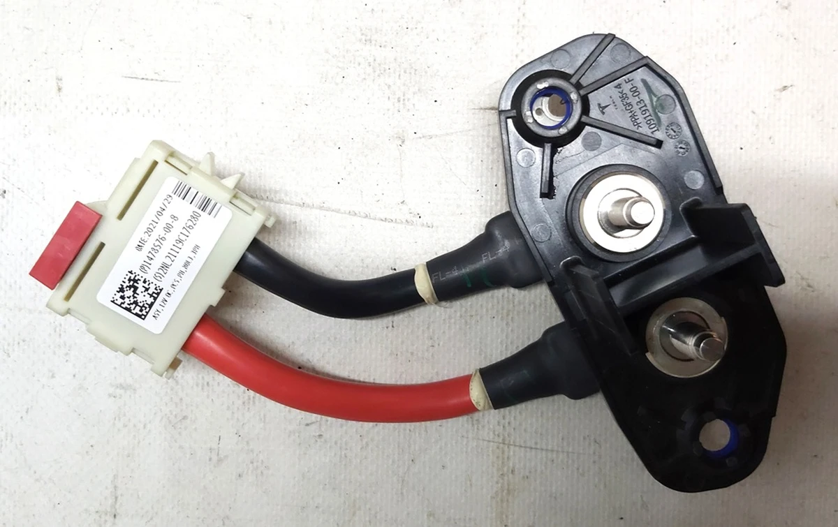Разъём низковольтный 12 V от DCDC к основной батареи в сборе с платой Tesla model Y 1478576-00-B