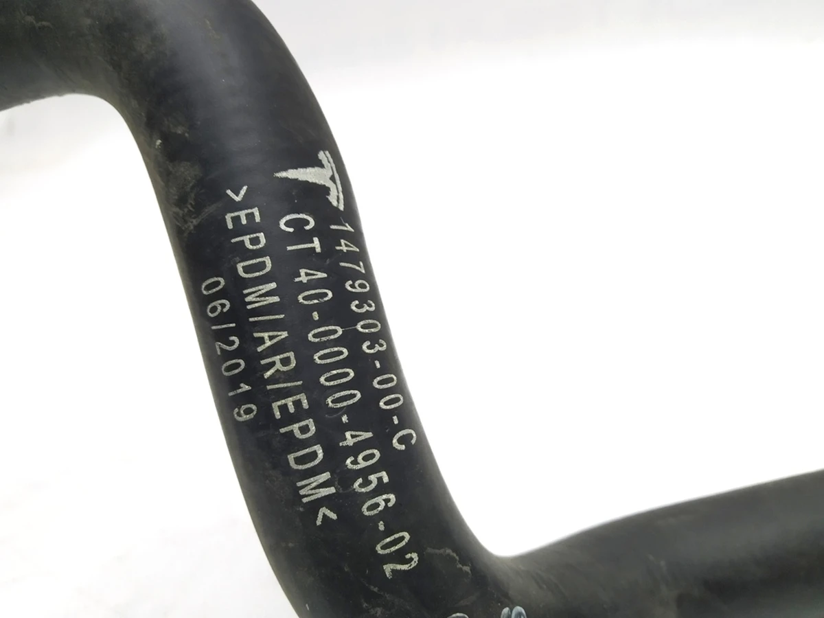 19 Шланг охлаждения 4-х ходовой клапан-насос Tesla model X 1479303-00-C