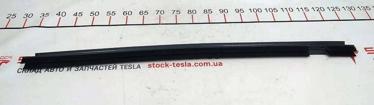 15 INNER BELT SEAL RH RR Tesla model X 1483694-00-A