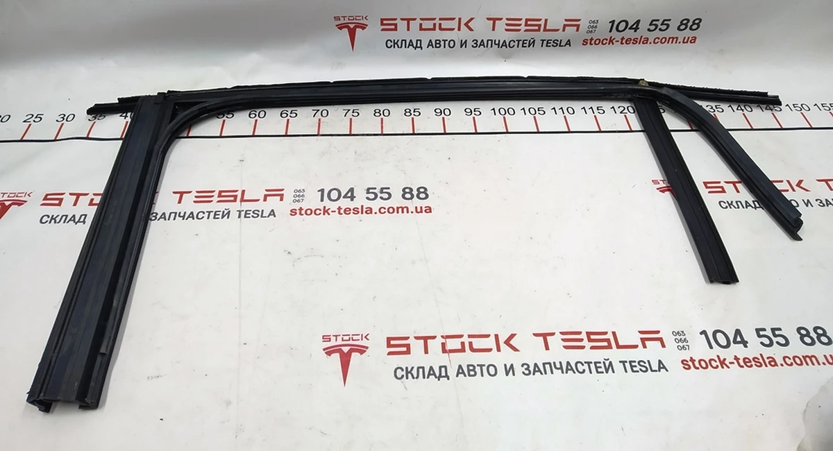 21 Уплотнитель стекла и форточки двери задней правой Tesla model X 1484042-00-B