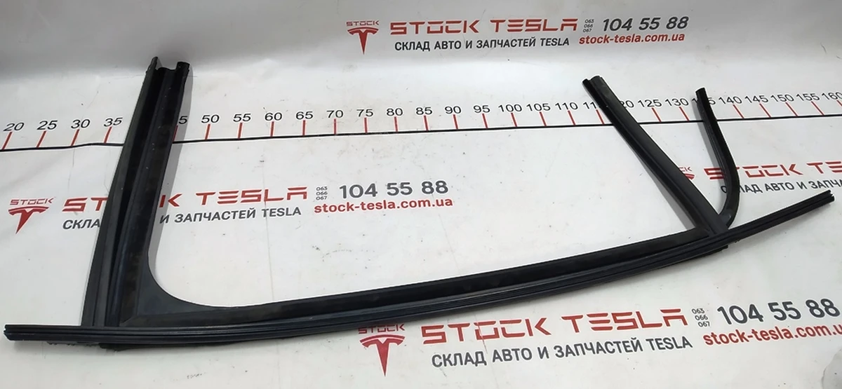21 Уплотнитель стекла и форточки двери задней правой Tesla model X 1484042-00-B