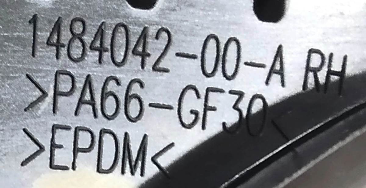 21 Уплотнитель стекла и форточки двери задней правой Tesla model X 1484042-00-B