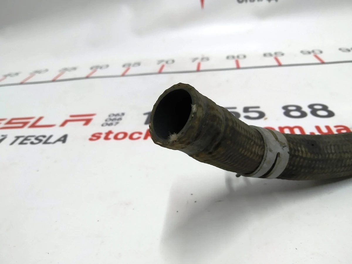 25 Coolant hose from 4-way valve to radiator Tesla model S, model S REST 1486490-00-B
