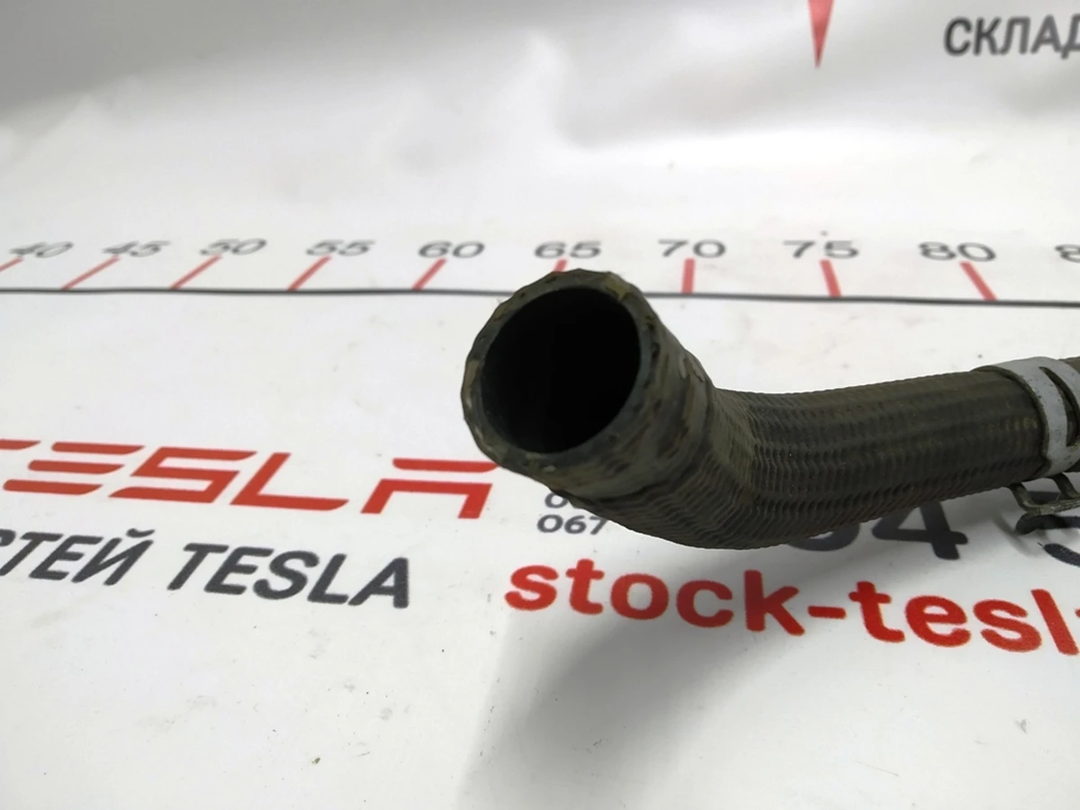 25 Coolant hose from 4-way valve to radiator Tesla model S, model S REST 1486490-00-B