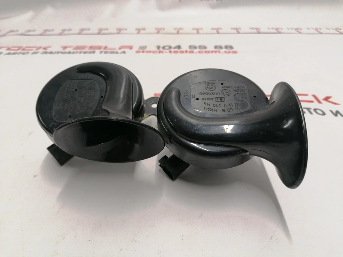7 Horn Assembly complete with mount Tesla Model 3 1486943-00-A