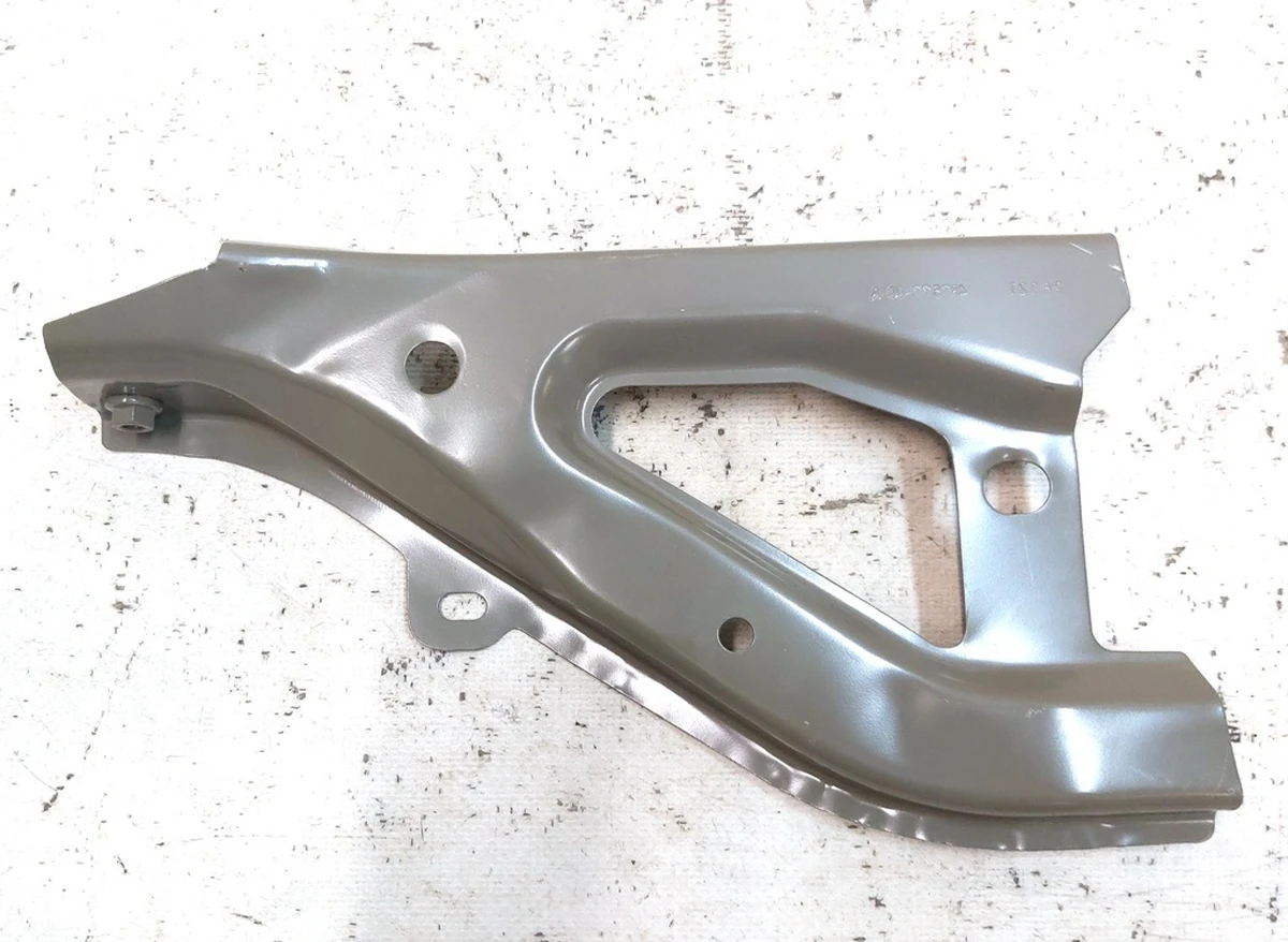 Кронштейн крыла левый Tesla model Y 1487695-S0-A