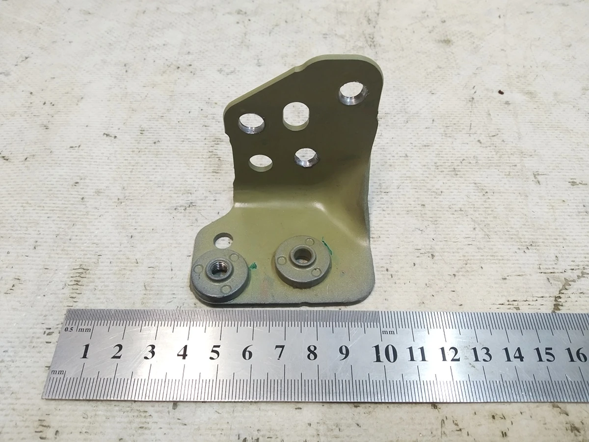 10 Кронштейн балки батареи 12V левый Tesla model Y 1487587-S0-A