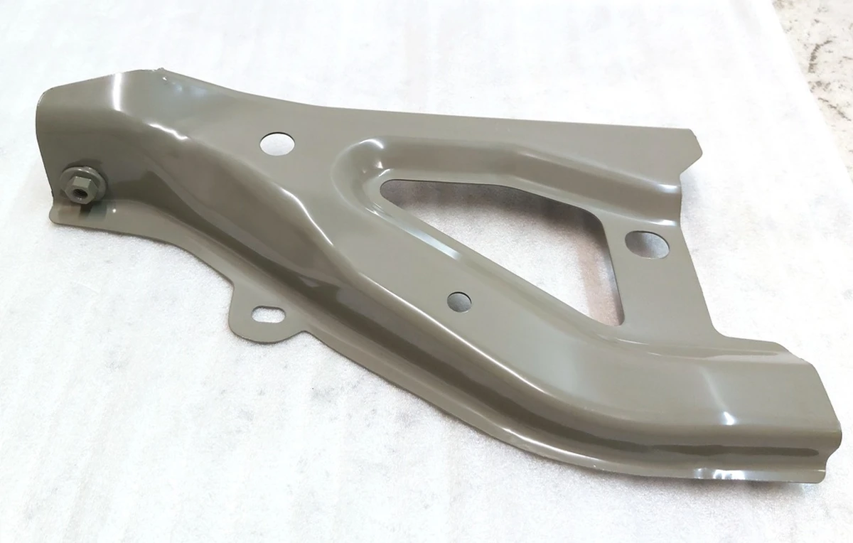 Кронштейн крила лівий Tesla model Y 1487695-S0-A