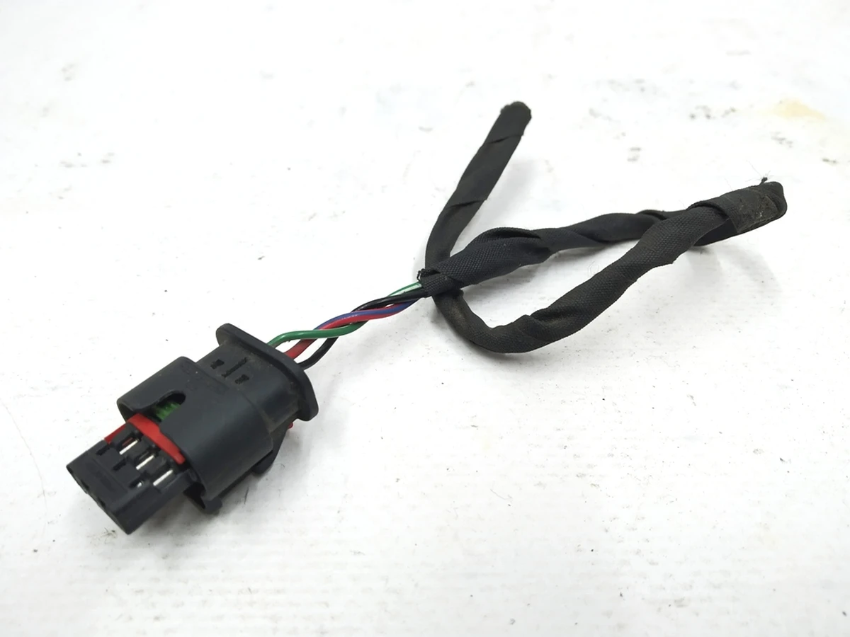 Wiring connector front main-chiller x521F/3pin Tesla model X 2072447-00-A