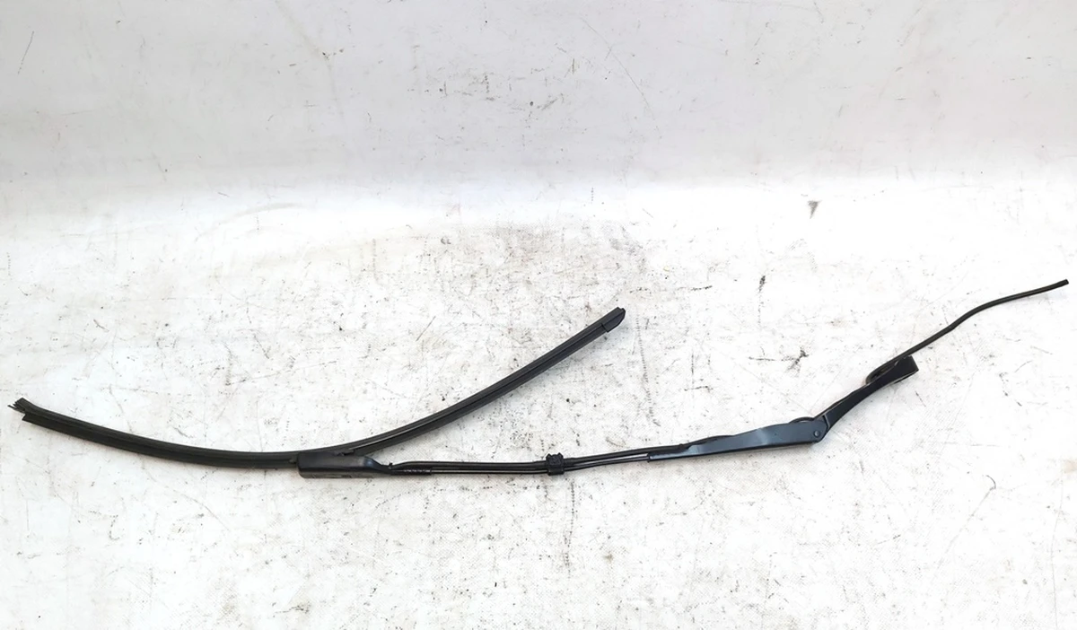 7 Left windshield wiper arm with line, brush and nozzle assembly with damage Tesla model Y 1490245-00-C
