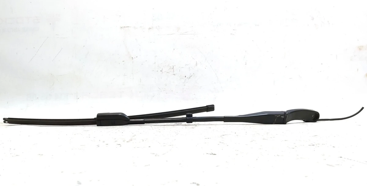7 Left windshield wiper arm with line, brush and nozzle assembly with damage Tesla model Y 1490245-00-C