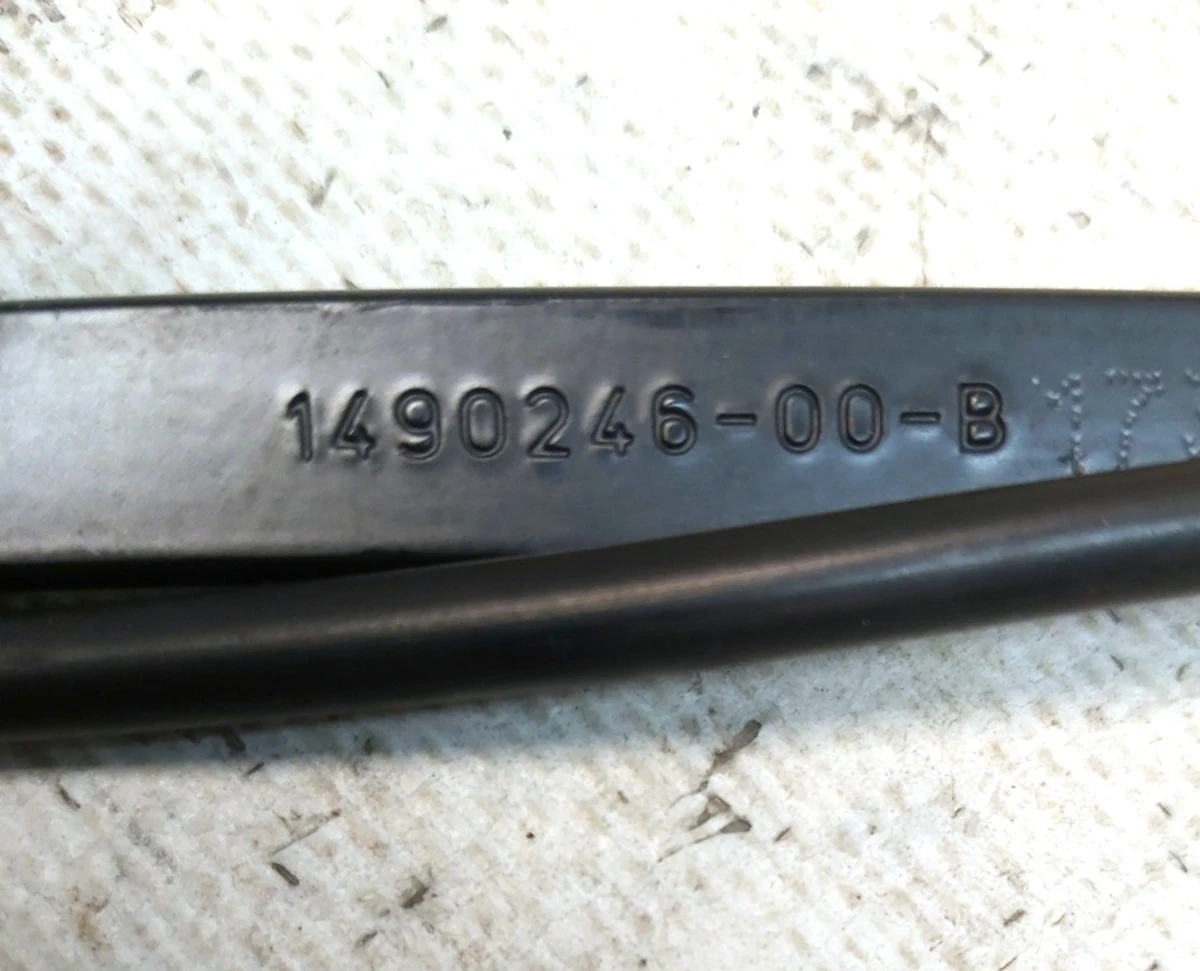 2 Рычаг стеклоочистителя левый с магистралью и форсункой в сборе с повреждением Tesla model Y 1490245-00-C