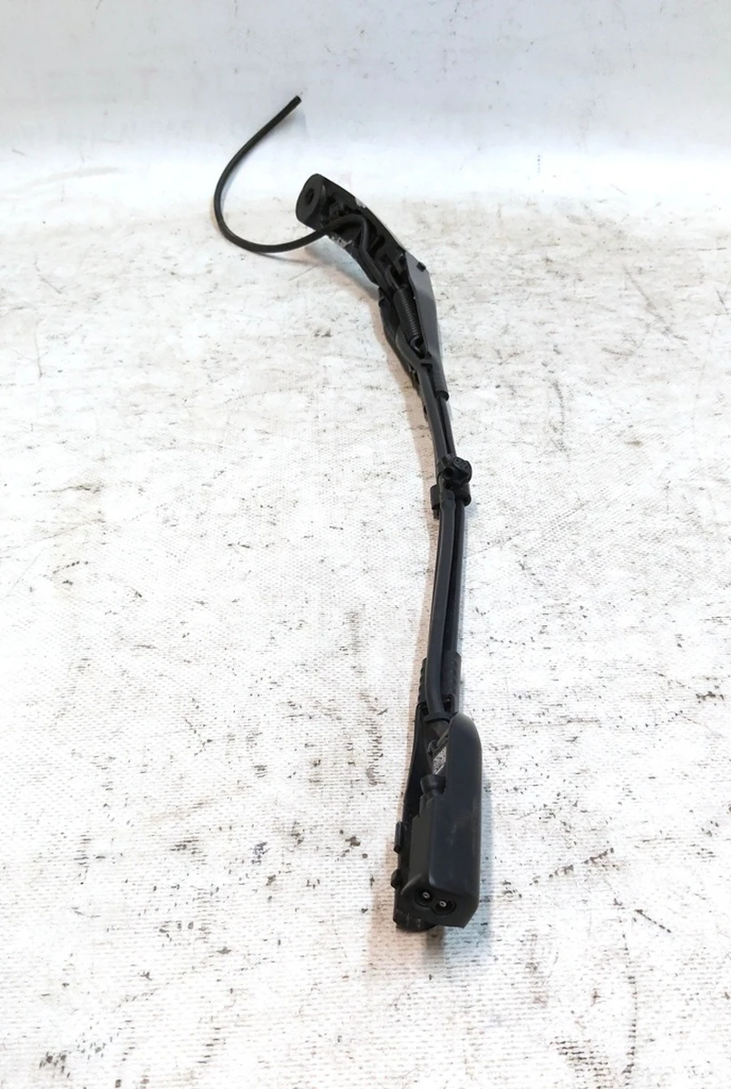 2 Рычаг стеклоочистителя левый с магистралью и форсункой в сборе с повреждением Tesla model Y 1490245-00-C
