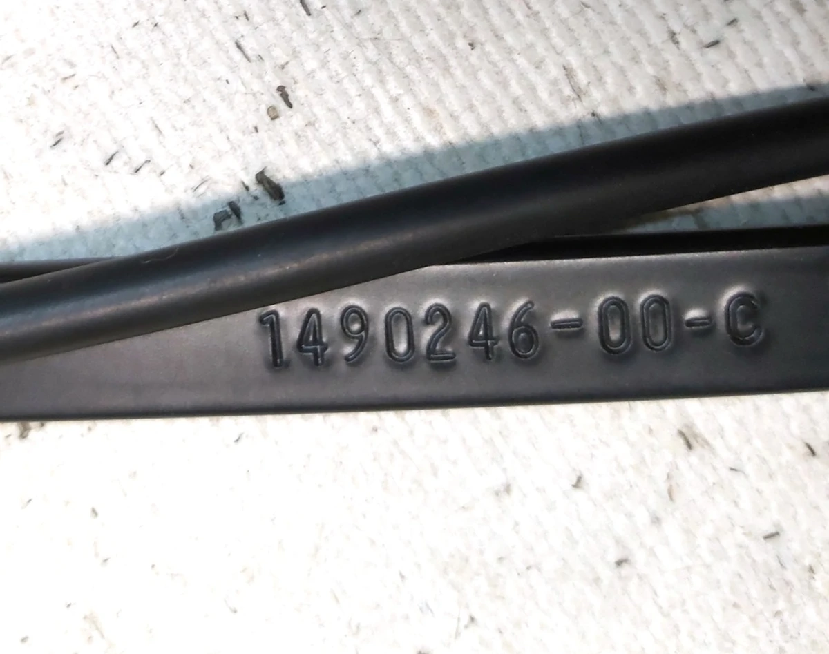 2 Left windshield wiper arm with line and nozzle assembly Tesla model Y 1490245-00-C