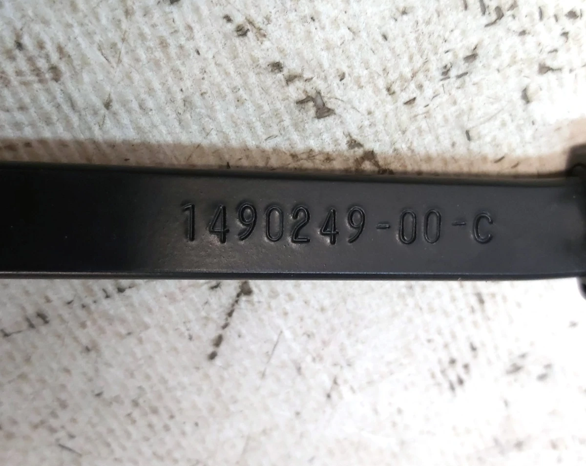 3 Важіль склоочисника правий з магістраллю та форсункою у зборі Tesla model Y 1490248-00-C