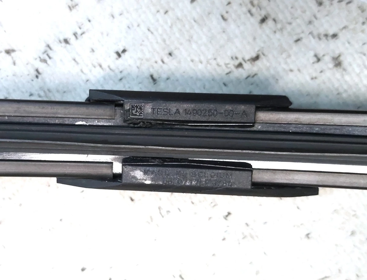 5 Щітка склоочисника (двірника) правого Tesla model Y 1490250-00-A
