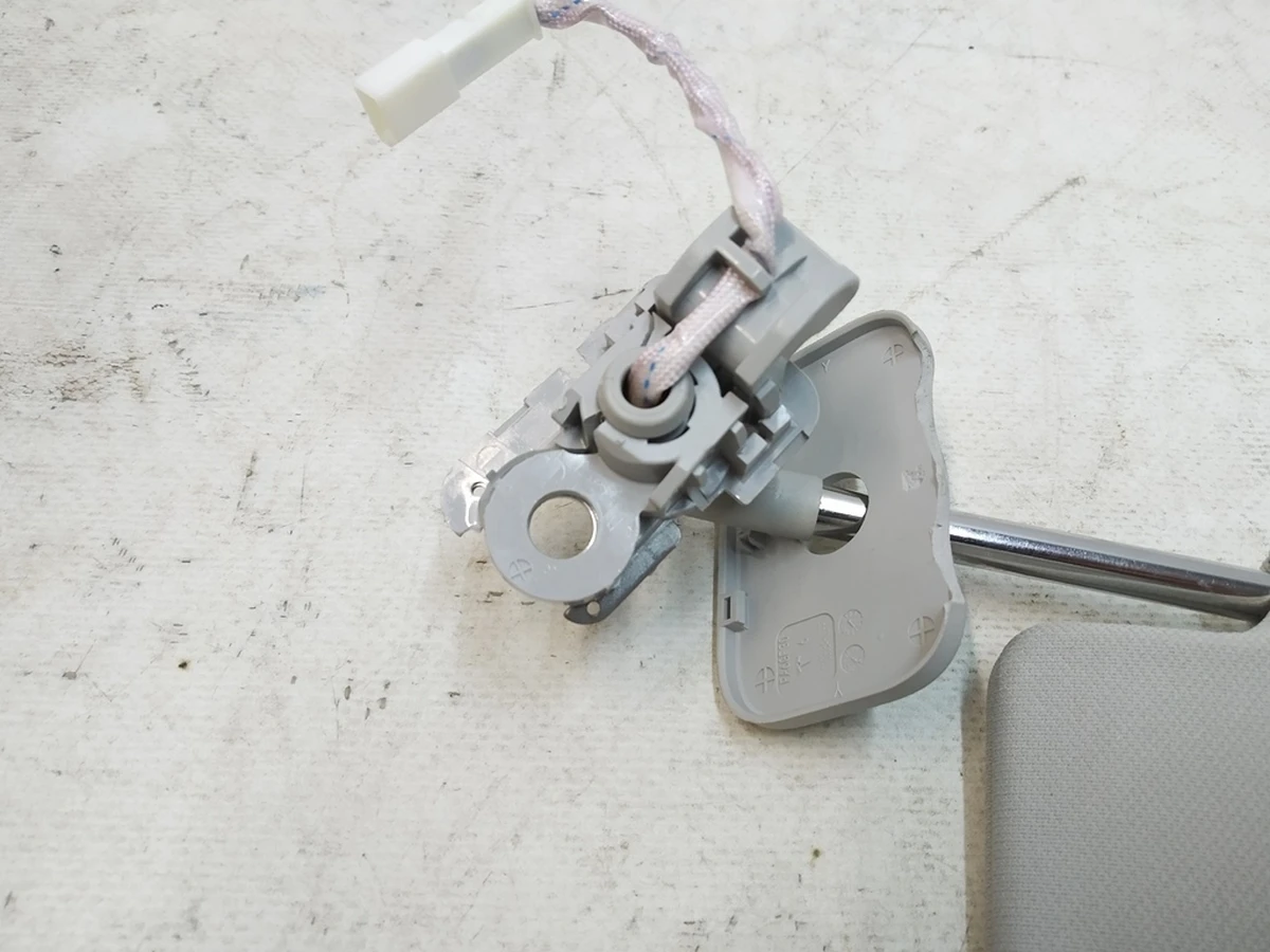 1 Козирок сонцезахисний лівий водійський PROVIDENCE (текстиль) з пошкодженням Tesla model 3, model Y 1490405-01-B