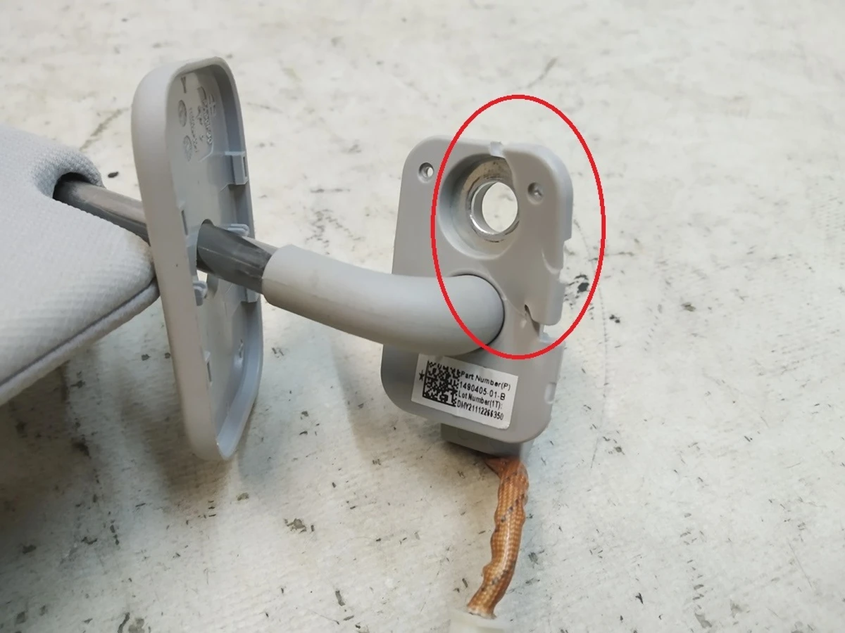 1 Козирок сонцезахисний лівий водійський PROVIDENCE (текстиль) з пошкодженням Tesla model 3, model Y 1490405-01-B