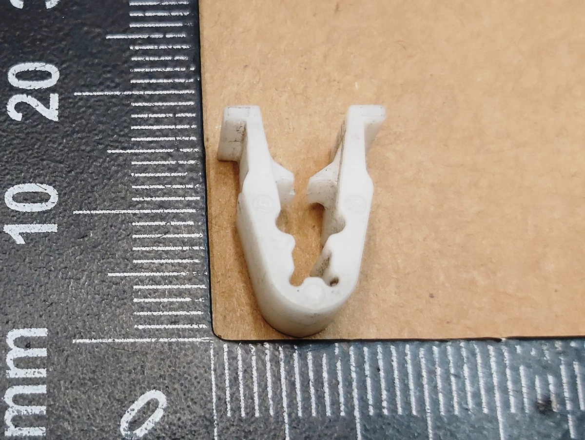 12 Clip for engine compartment lining of windshield wipers (frill) side white plastic Tesla Model Y 1492603-00-D