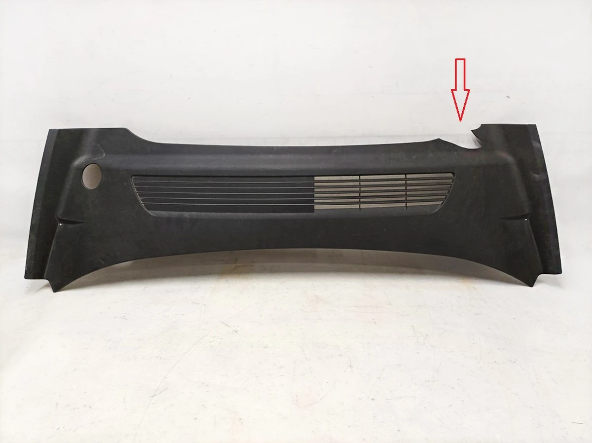 Подкапотный пластик бокса задний без клипс (поврежденный) Tesla model Y 1492605-00-B