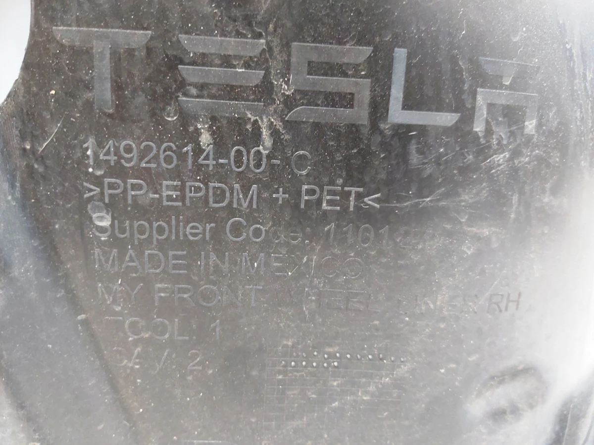 2 Підкрилок передній правий Tesla model Y 1492614-00-C