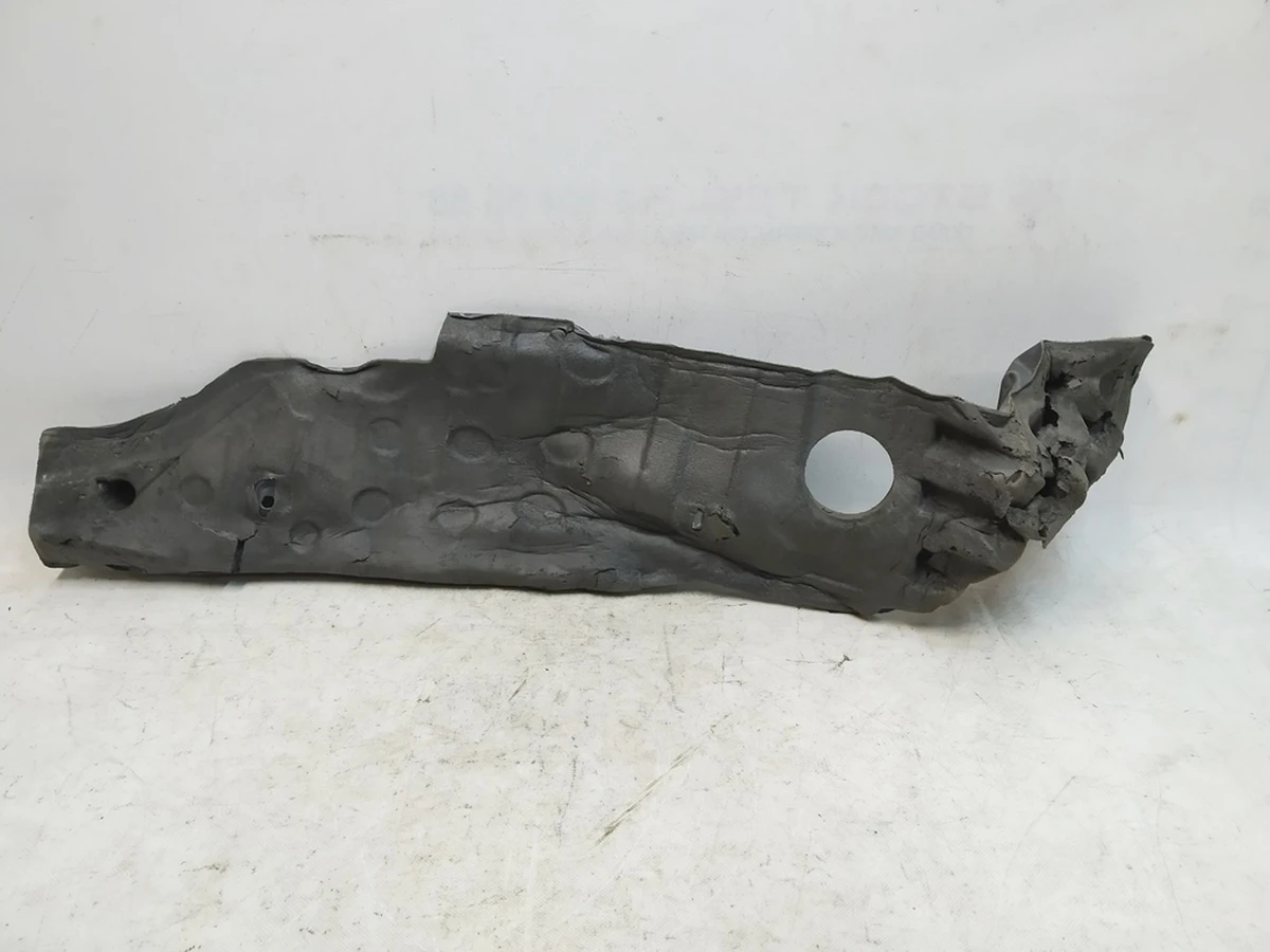 4 Теплошумоізолятор арки стійка C права (пошкоджений) Tesla model Y 1492998-00-D