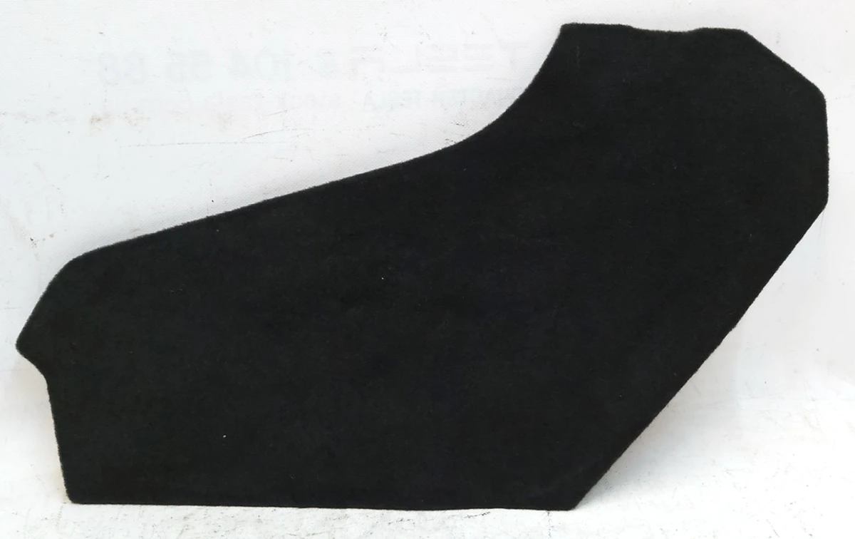 30 Облицовка центральной консоли правая передняя Tesla model Y 1493062-00-C