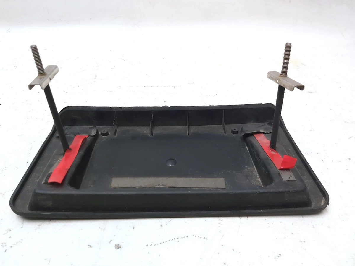 Кронштейн кріплення переднього номерного знака з додатковими болтами Tesla model Y 1493090-00-A