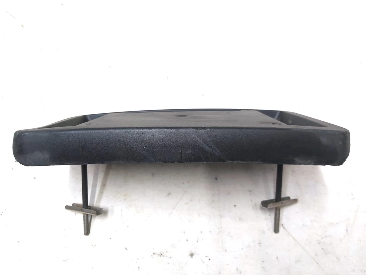 Кронштейн кріплення переднього номерного знака з додатковими болтами Tesla model Y 1493090-00-A