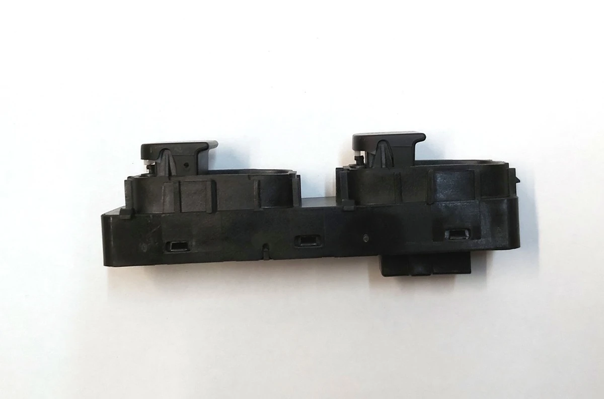 14 Кнопки управления спинками сидений 2-го ряда Tesla Model Y 1493286-00-B