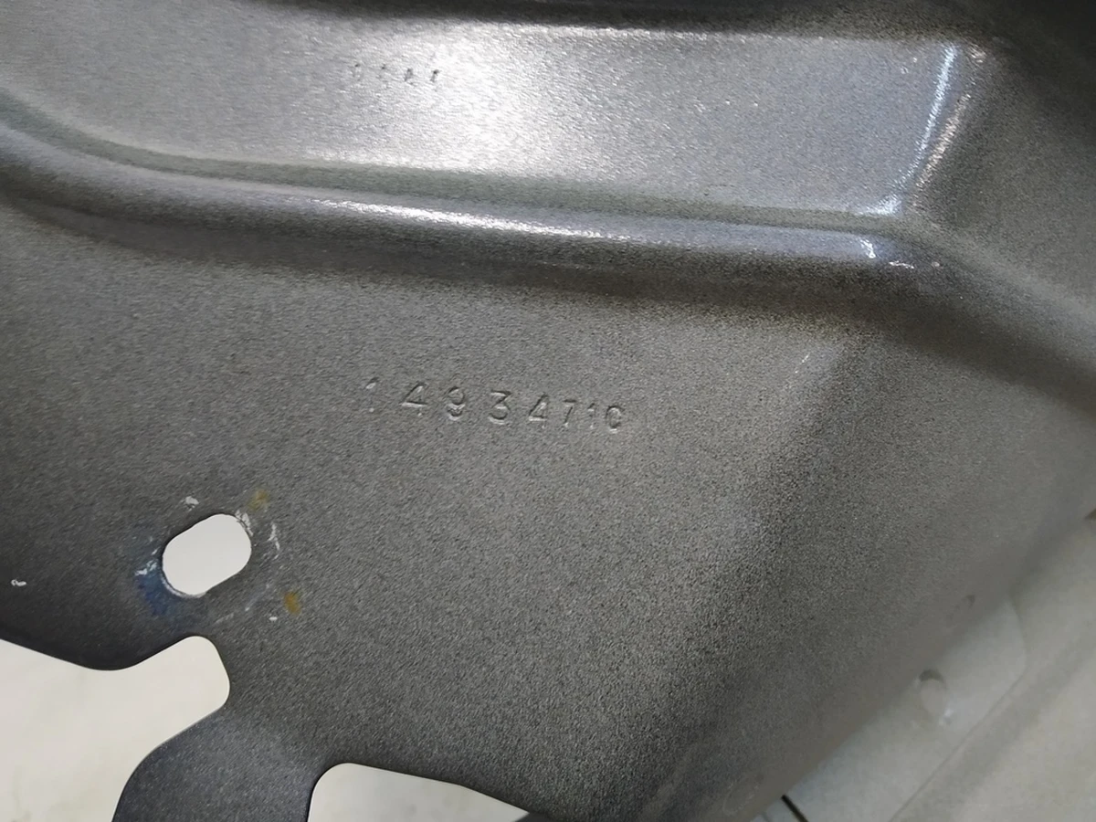 1 Крило переднє ліве з пошкодженням PMNG MIDNIGHT SILVER Tesla model Y 1493451-12-A