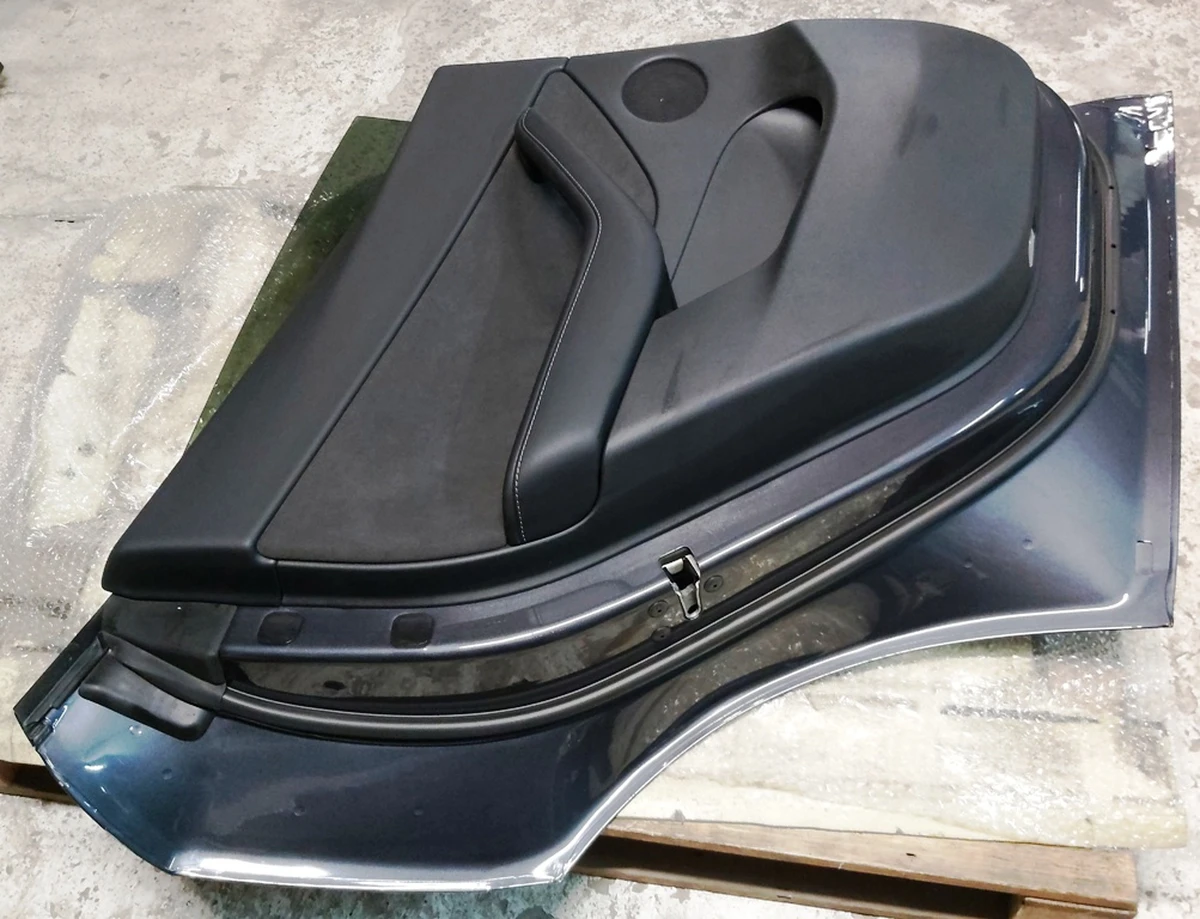 7 Дверь задняя левая в сборе PMNG с повреждением Tesla mode Y 1493561-12-A
