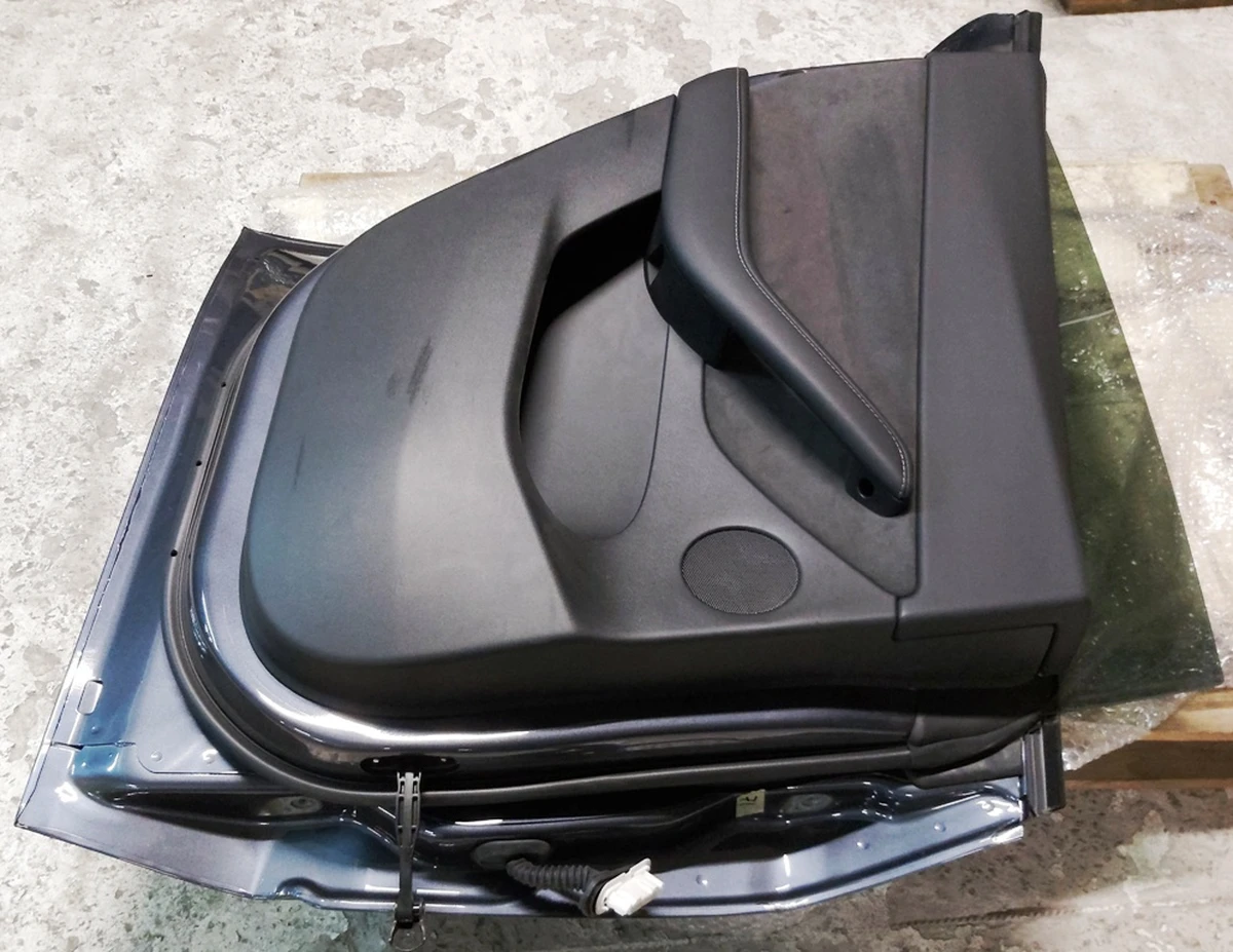 7 Дверь задняя левая в сборе PMNG с повреждением Tesla mode Y 1493561-12-A