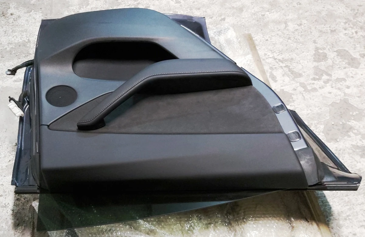 7 Дверь задняя левая в сборе PMNG с повреждением Tesla mode Y 1493561-12-A