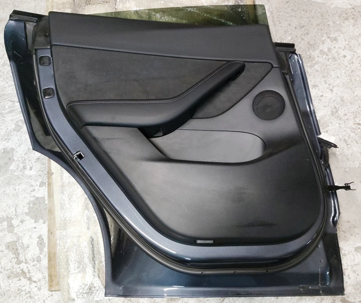 7 Дверь задняя левая в сборе PMNG с повреждением Tesla mode Y 1493561-12-A