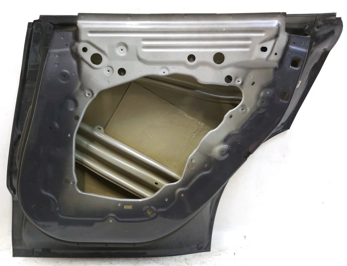 9 Двері задні праві метал PMNG з пошкодженням Tesla model Y 1493562-S0-A