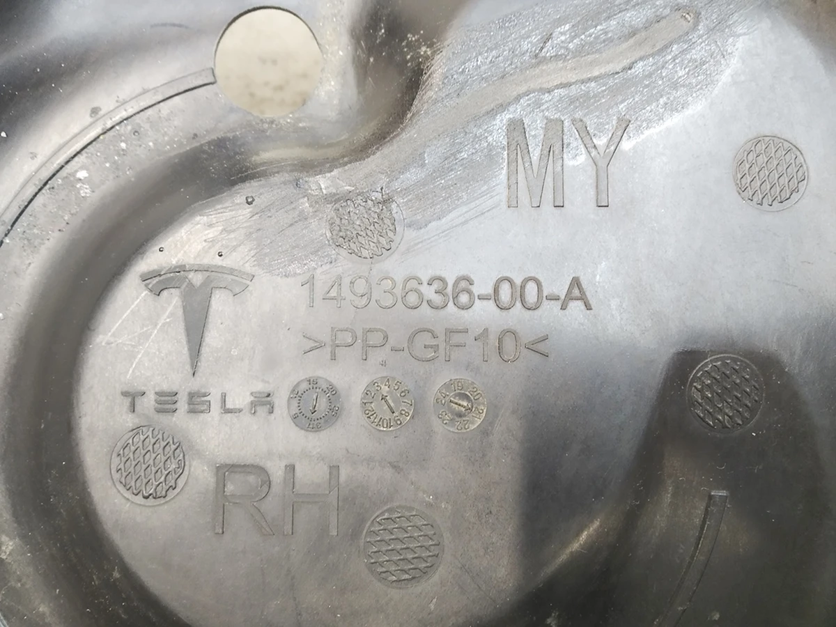 7 Кришка пружинної підвіски задньої правої (відновлена) Tesla model Y 1493636-00-A