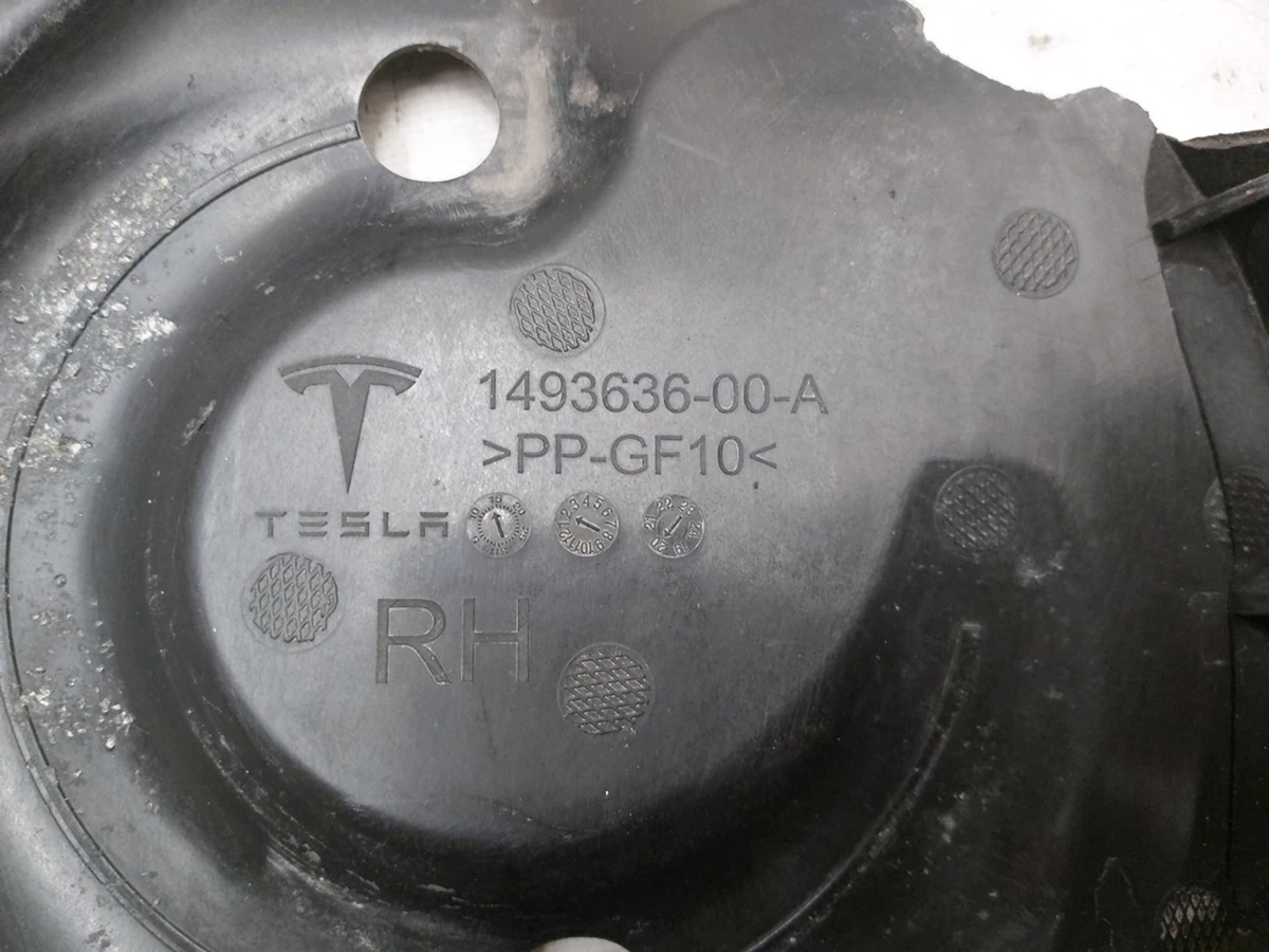 7 Крышка пружинной подвески задней правая с повреждением Tesla Model 3, Model 3 Jan 2024, Model Y 1493635-00-A 1493636-00-A 1111303-00-B