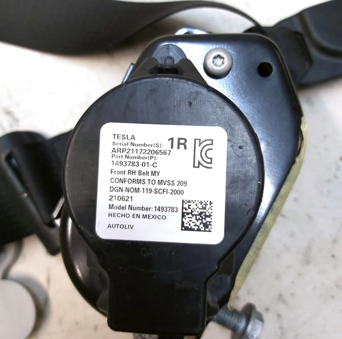 Ремінь безпеки передній правий пасажирський Tesla Model Y 1493783-01-C